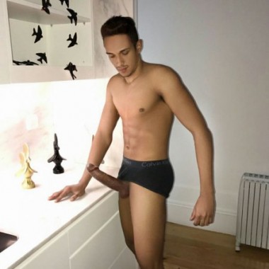 Marokkaanse jongen heeft grote penis